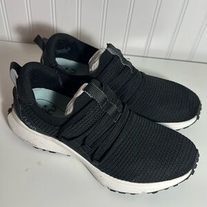 Gently used Ryka Black walking shoes